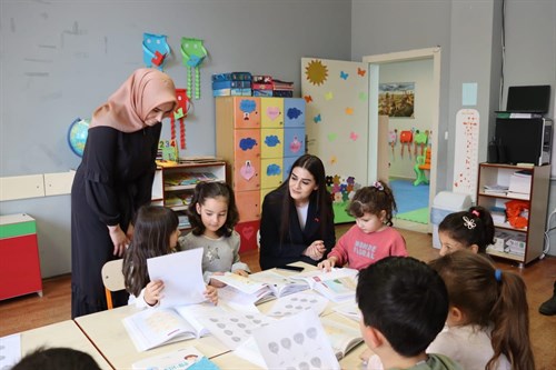 Kaymakamımız Sayın Yıldız YILMAZ İlçe Müftüsü İle Birlikte 4-6 Yaş Arası Kuran Kursunu Ziyaret Etti