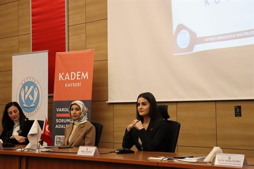 Kaymakamımız Sayın Yıldız YILMAZ Kayseri Üniversitesinde Kayseri Kadın Yöneticiler Zirvesi Girişimci ve Liderlikte İleriye Adım Söyleşisine Katıldı