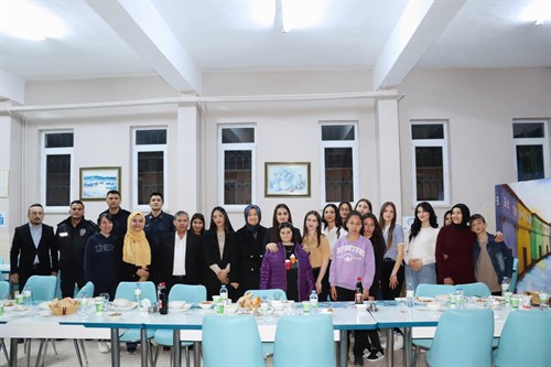 Kaymakamımız Sayın Yıldız YILMAZ Çok Programlı Anadolu Lisesinde Öğrencilerimiz ve Vatandaşlarımızla Bir Araya Gelerek İftar Yaptı